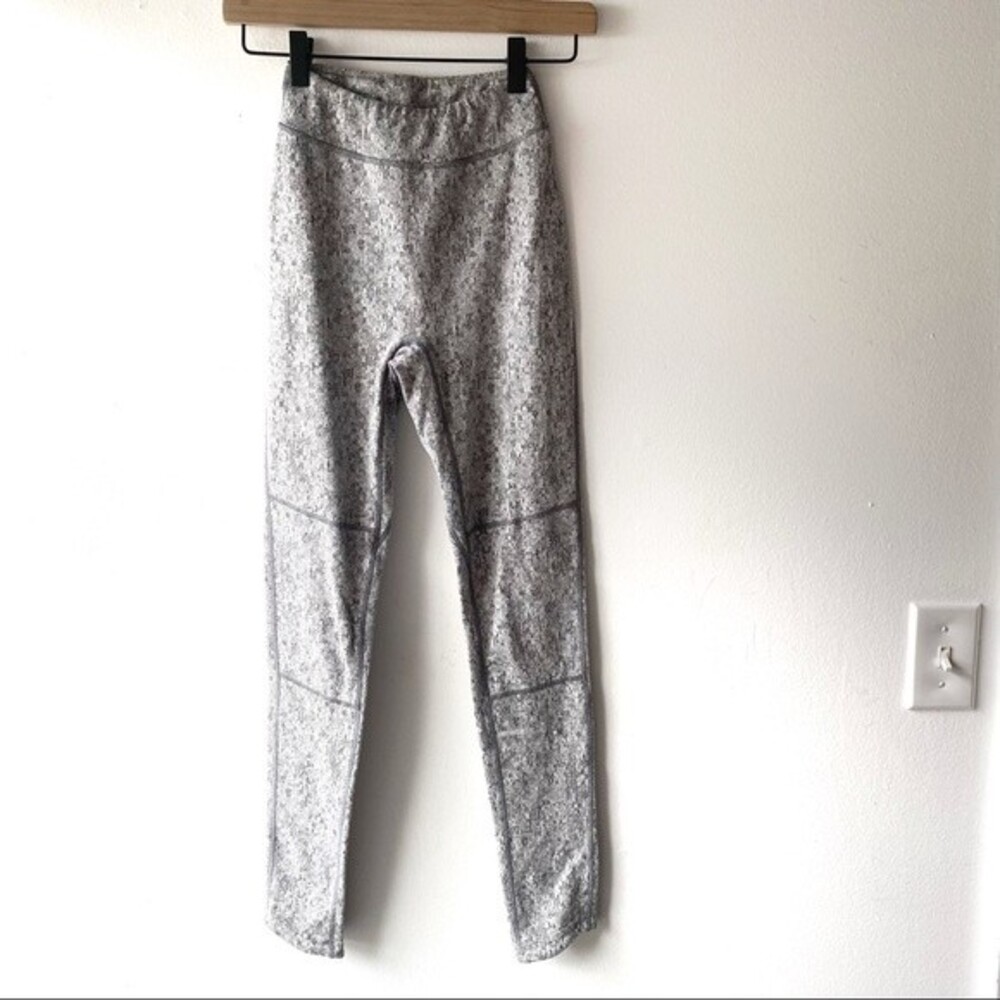gymshark dry moisture management fleur gray jacquard legging